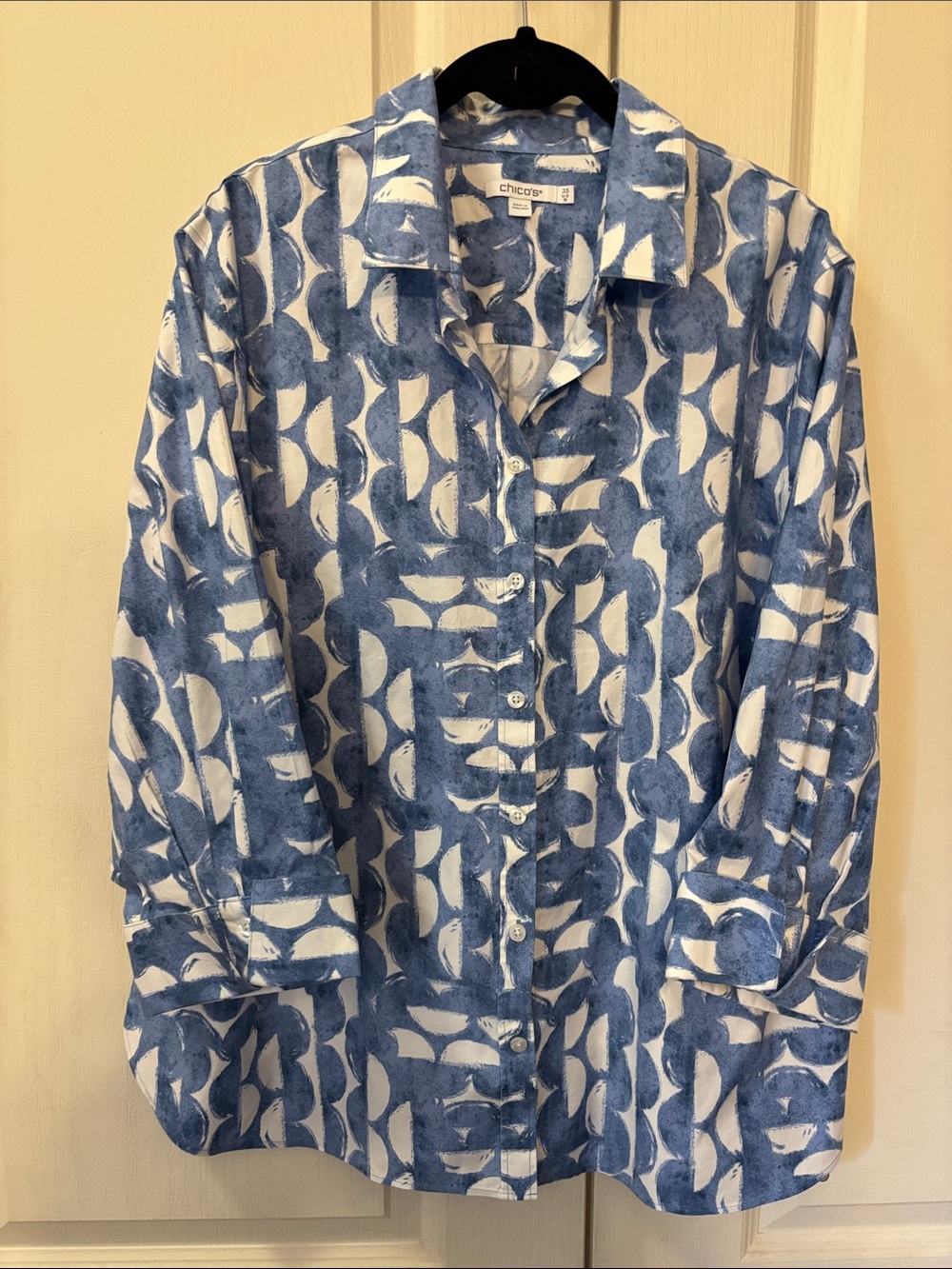 Chico's No Iron Blue & White Abstract Print Button Down Shirt - Women’s